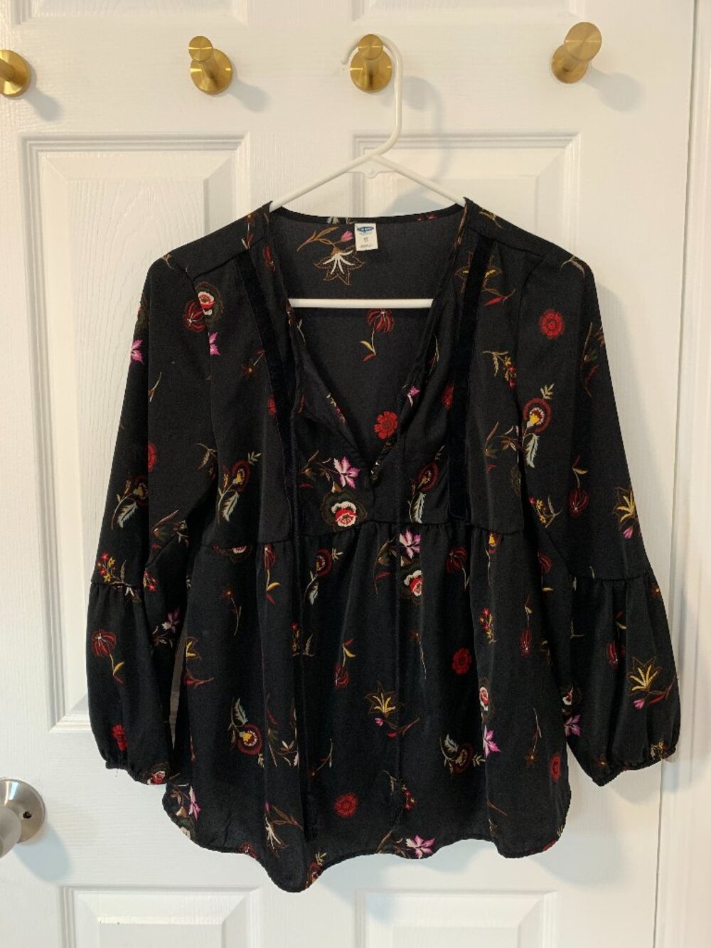 Old Navy Floral Print Peasant Boho Blouse Velvet and Tassel Details XS